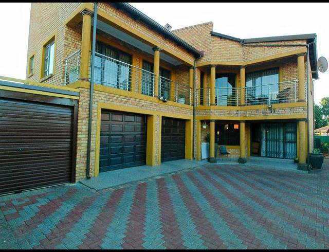 5 BEDROOM HOUSE FOR SALE IN THE ORCHARDS